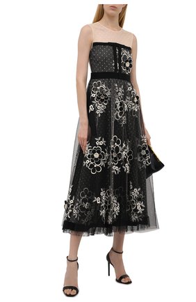 Женское платье REDVALENTINO черно-белого цвета по цене 113000 руб., арт. WR3VA18Q/634 | Фото 2 Женское платье REDVALENTINO черно-белого цвета, арт. WR3VA18Q/634 | Фото 2 (Материал подклада: Синтетический материал; Материал внешний: Синтетический материал; Длина Ж (юбки, платья, шорты): Миди; Женское Кросс-КТ: Платье-одежда; Случай: Коктейльный; Стили: Романтичный)