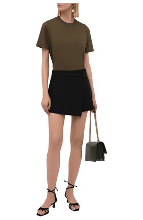 Женская хлопковая футболка WARDROBE.NYC хаки цвета по цене 12600 руб., арт. W1001R05 | Фото 2 Женская хлопковая футболка WARDROBE.NYC хаки цвета, арт. W1001R05 | Фото 2 (Материал внешний: Хлопок; Рукава: Короткие; Длина (для топов): Стандартные; Стили: Спорт-шик; Принт: Без принта; Женское Кросс-КТ: Футболка-одежда)