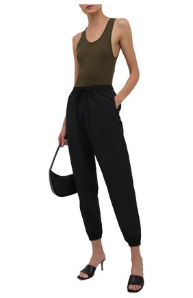 Женский хлопковая майка WARDROBE.NYC хаки цвета по цене 8395 руб., арт. W1016R04 | Фото 2 Женский хлопковая майка WARDROBE.NYC хаки цвета, арт. W1016R04 | Фото 2 (Материал внешний: Хлопок; Длина (для топов): Стандартные; Стили: Милитари; Женское Кросс-КТ: Майка-одежда; Кросс-КТ: Трикотаж)