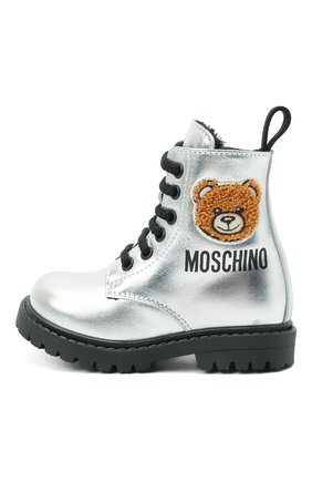Детские кожаные ботинки MOSCHINO серебряного цвета по цене 22050 руб., арт. 68795/LAMINAT0/18-27 | Фото 2 Детские кожаные ботинки MOSCHINO серебряного цвета, арт. 68795/LAMINAT0/18-27 | Фото 2 (Материал утеплителя: Натуральный мех; Материал внешний: Кожа)