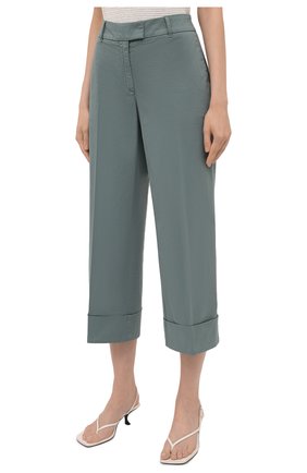 Женские хлопковые брюки BOSS зеленого цвета, арт. 50453645 | Фото 3 (Стили: Гламурный; Женское Кросс-КТ: Брюки-одежда; Силуэт Ж (брюки и джинсы): Расклешенные; Материал внешний: Хлопок; Длина (брюки, джинсы): Укороченные)