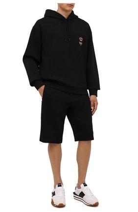 Мужской хлопковое худи DOLCE & GABBANA черного цвета по цене 79850 руб., арт. G9VC8Z/HU7H9 | Фото 2 Мужской хлопковое худи DOLCE & GABBANA черного цвета, арт. G9VC8Z/HU7H9 | Фото 2 (Длина (для топов): Стандартные; Рукава: Длинные; Материал внешний: Хлопок; Мужское Кросс-КТ: Худи-одежда; Стили: Спорт-шик; Принт: Без принта; Региональные ограничения белый список (Axapta Mercury): RU)