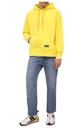 Мужской хлопковое худи VALENTINO желтого цвета по цене 96700 руб., арт. WV3MF18I7GD | Фото 2 Мужской хлопковое худи VALENTINO желтого цвета, арт. WV3MF18I7GD | Фото 2 (Материал внешний: Хлопок; Мужское Кросс-КТ: Худи-одежда; Стили: Спорт-шик; Принт: Без принта; Рукава: Длинные; Длина (для топов): Стандартные)