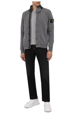 Мужской шерстяной кардиган STONE ISLAND серого цвета по цене 34850 руб., арт. 7515547A3 | Фото 2 Мужской шерстяной кардиган STONE ISLAND серого цвета, арт. 7515547A3 | Фото 2