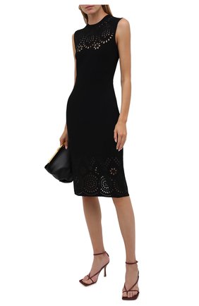 Женское платье из вискозы VALENTINO черного цвета по цене 190500 руб., арт. WB3KDB006H4 | Фото 2 Женское платье из вискозы VALENTINO черного цвета, арт. WB3KDB006H4 | Фото 2 (Длина Ж (юбки, платья, шорты): До колена; Материал внешний: Вискоза; Стили: Гламурный; Случай: Формальный; Женское Кросс-КТ: Платье-одежда, платье-футляр)