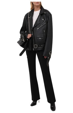 Женская кожаная куртка VETEMENTS черного цвета по цене 299500 руб., арт. UA52JA910BL 2470/W | Фото 2 Женская кожаная куртка VETEMENTS черного цвета, арт. UA52JA910BL 2470/W | Фото 2