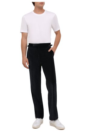 Мужские брюки TOM FORD темно-синего цвета по цене 107500 руб., арт. 2VER22/610041 | Фото 2 Мужские брюки TOM FORD темно-синего цвета, арт. 2VER22/610041 | Фото 2 (Материал внешний: Хлопок, Синтетический материал; Длина (брюки, джинсы): Стандартные; Материал подклада: Купро; Случай: Повседневный; Стили: Кэжуэл)