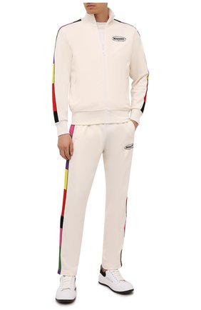 Мужские брюки palm angels x missoni PALM ANGELS кремвого цвета по цене 38500 руб., арт. PMCA007F21FAB0120310 | Фото 2 Мужские брюки palm angels x missoni PALM ANGELS кремвого цвета, арт. PMCA007F21FAB0120310 | Фото 2