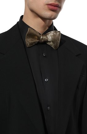 Мужской галстук-бабочка BRIONI золотого цвета, арт. 01T200/0140N | Фото 2 (Материал: Текстиль, Металлизированное волокно, Шелк)