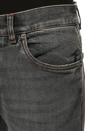 Мужские джинсы DOLCE & GABBANA серого цвета, арт. GY07LD/G8EG7 | Фото 5 (Силуэт М (брюки): Узкие; Кросс-КТ: Деним; Длина (брюки, джинсы): Стандартные; Материал внешний: Хлопок; Детали: Потертости; Стили: Кэжуэл)