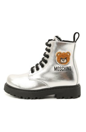 Детские кожаные ботинки MOSCHINO серебряного цвета по цене 24750 руб., арт. 68927/LAMINAT0/18-27 | Фото 2 Детские кожаные ботинки MOSCHINO серебряного цвета, арт. 68927/LAMINAT0/18-27 | Фото 2 (Материал утеплителя: Натуральный мех; Материал внешний: Кожа)