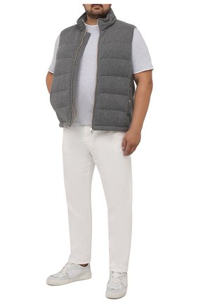 Мужской пуховый жилет BRUNELLO CUCINELLI серого цвета по цене 275500 руб., арт. M221P229W | Фото 2 Мужской пуховый жилет BRUNELLO CUCINELLI серого цвета, арт. M221P229W | Фото 2 (Материал внешний: Кашемир, Шерсть; Длина (верхняя одежда): Короткие; Материал утеплителя: Пух и перо; Материал подклада: Синтетический материал; Кросс-КТ: Куртка, Пуховик; Стили: Кэжуэл; Big sizes: Big Sizes)