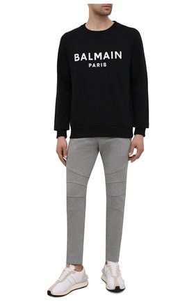 Мужские хлопковые брюки BALMAIN серого цвета по цене 58250 руб., арт. WH10B028/B130 | Фото 2 Мужские хлопковые брюки BALMAIN серого цвета, арт. WH10B028/B130 | Фото 2