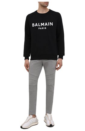 Мужские хлопковые брюки BALMAIN серого цвета, арт. WH10B028/B130 | Фото 2 (Длина (брюки, джинсы): Стандартные; Материал внешний: Хлопок; Случай: Повседневный; Стили: Спорт-шик)