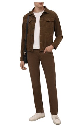 Мужская хлопковая куртка TOM FORD коричневого цвета по цене 99900 руб., арт. BYJ39/TFD116 | Фото 2 Мужская хлопковая куртка TOM FORD коричневого цвета, арт. BYJ39/TFD116 | Фото 2 (Рукава: Длинные; Длина (верхняя одежда): Короткие; Материал внешний: Хлопок; Кросс-КТ: Куртка, Ветровка; Стили: Кэжуэл)