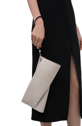 Женский клатч loubitwist CHRISTIAN LOUBOUTIN кремвого цвета по цене 67400 руб., арт. 3215115/L0UBITWIST | Фото 2 Женский клатч loubitwist CHRISTIAN LOUBOUTIN кремвого цвета, арт. 3215115/L0UBITWIST | Фото 2 (Материал: Натуральная кожа; Размер: medium; Женское Кросс-КТ: Клатч-клатчи, Вечерняя сумка)