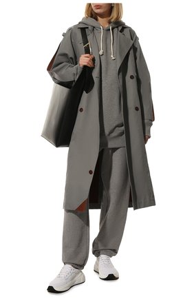 Женские хлопковые джоггеры ACNE STUDIOS серого цвета по цене 25800 руб., арт. CK0038/W | Фото 2 Женские хлопковые джоггеры ACNE STUDIOS серого цвета, арт. CK0038/W | Фото 2 (Материал внешний: Хлопок; Стили: Спорт-шик; Женское Кросс-КТ: Джоггеры - брюки; Силуэт Ж (брюки и джинсы): Джоггеры; Длина (брюки, джинсы): Стандартные)