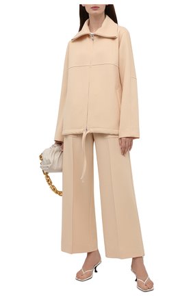 Женские шерстяные брюки JIL SANDER светло-бежевого цвета по цене 111000 руб., арт. JSPT311203-WT201100 | Фото 2 Женские шерстяные брюки JIL SANDER светло-бежевого цвета, арт. JSPT311203-WT201100 | Фото 2 (Длина (брюки, джинсы): Стандартные; Материал внешний: Шерсть; Стили: Минимализм; Женское Кросс-КТ: Брюки-одежда; Силуэт Ж (брюки и джинсы): Широкие)