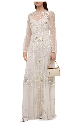 Женское шелковое платье VALENTINO кремвого цвета по цене 1350000 руб., арт. WB3VDC311C8 | Фото 2 Женское шелковое платье VALENTINO кремвого цвета, арт. WB3VDC311C8 | Фото 2 (Материал внешний: Шелк; Рукава: Длинные; Материал подклада: Вискоза; Длина Ж (юбки, платья, шорты): Макси; Случай: Вечерний; Женское Кросс-КТ: Платье-одежда; Стили: Романтичный)
