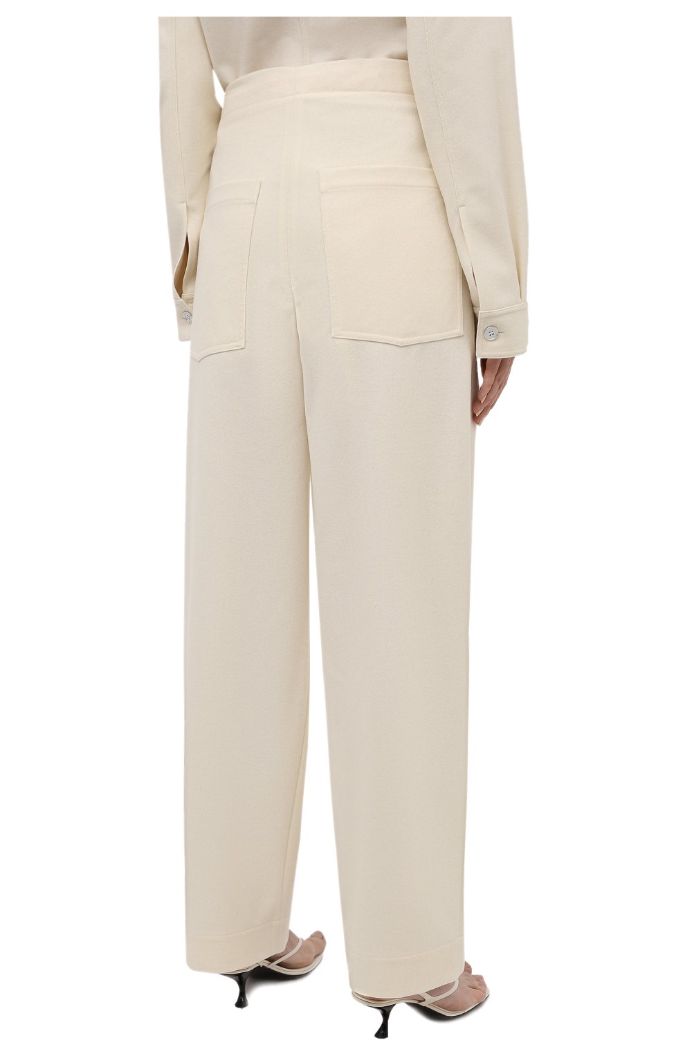 Женские шерстяные брюки JIL SANDER кремвого цвета, арт. JPPT311305-WT212500 | Фото 4 (Силуэт Ж (брюки и джинсы): Широкие; Материал внешний: Шерсть; Длина (брюки, джинсы): Стандартные; Женское Кросс-КТ: Брюки-одежда; Региональные ограничения белый список (Axapta Mercury): RU; Стили: Минимализм)