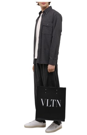 Мужская кожаная сумка-шопер vltn VALENTINO черного цвета по цене 104500 руб., арт. WY2B0731/WJW | Фото 2 Мужская кожаная сумка-шопер vltn VALENTINO черного цвета, арт. WY2B0731/WJW | Фото 2