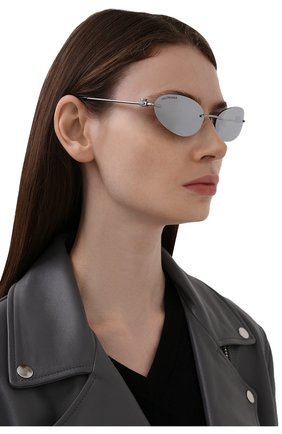 Женские солнцезащитные очки BALENCIAGA серебряного цвета по цене 29250 руб., арт. 664092/T0005 | Фото 2 Женские солнцезащитные очки BALENCIAGA серебряного цвета, арт. 664092/T0005 | Фото 2