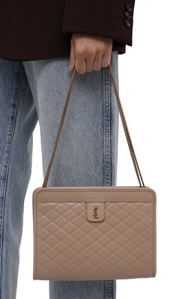Женская сумка victoire SAINT LAURENT бежевого цвета по цене 109000 руб., арт. 657361/18V07 | Фото 2 Женская сумка victoire SAINT LAURENT бежевого цвета, арт. 657361/18V07 | Фото 2 (Материал: Натуральная кожа; Сумки-технические: Сумки через плечо; Размер: medium, small; Ремень/цепочка: С цепочкой)