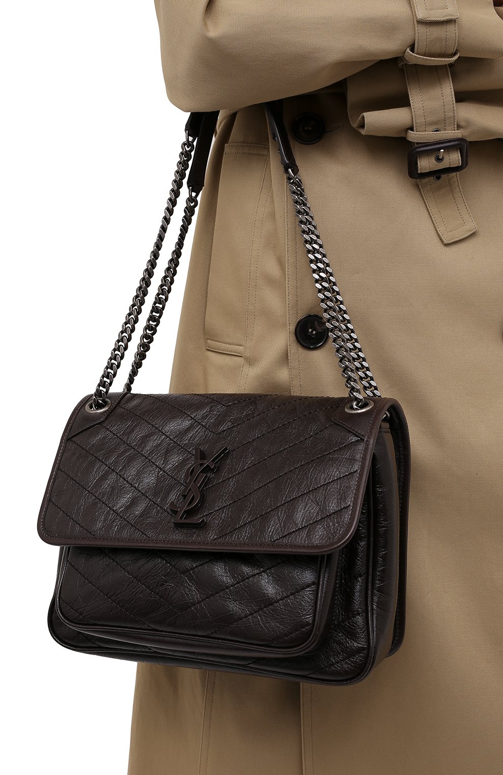 Женская сумка niki medium SAINT LAURENT темно-коричневого цвета, арт. 633158/1YG04 | Фото 2 (Сумки-технические: Сумки через плечо; Ремень/цепочка: С цепочкой, На ремешке; Размер: medium; Материал: Натуральная кожа)