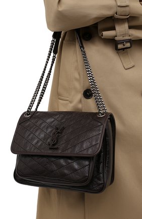 Женская сумка niki medium SAINT LAURENT темно-коричневого цвета по цене 0 руб., арт. 633158/1YG04 | Фото 2 Женская сумка niki medium SAINT LAURENT темно-коричневого цвета, арт. 633158/1YG04 | Фото 2 (Сумки-технические: Сумки через плечо; Ремень/цепочка: С цепочкой, На ремешке; Размер: medium; Материал: Натуральная кожа)