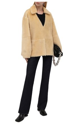 Женская шуба из овчины JIL SANDER бежевого цвета по цене 478500 руб., арт. JSPT656071-WTL08010 | Фото 2 Женская шуба из овчины JIL SANDER бежевого цвета, арт. JSPT656071-WTL08010 | Фото 2 (Рукава: Длинные; Длина (верхняя одежда): Короткие; Материал внешний: Натуральный мех; Стили: Гламурный; Женское Кросс-КТ: Мех)