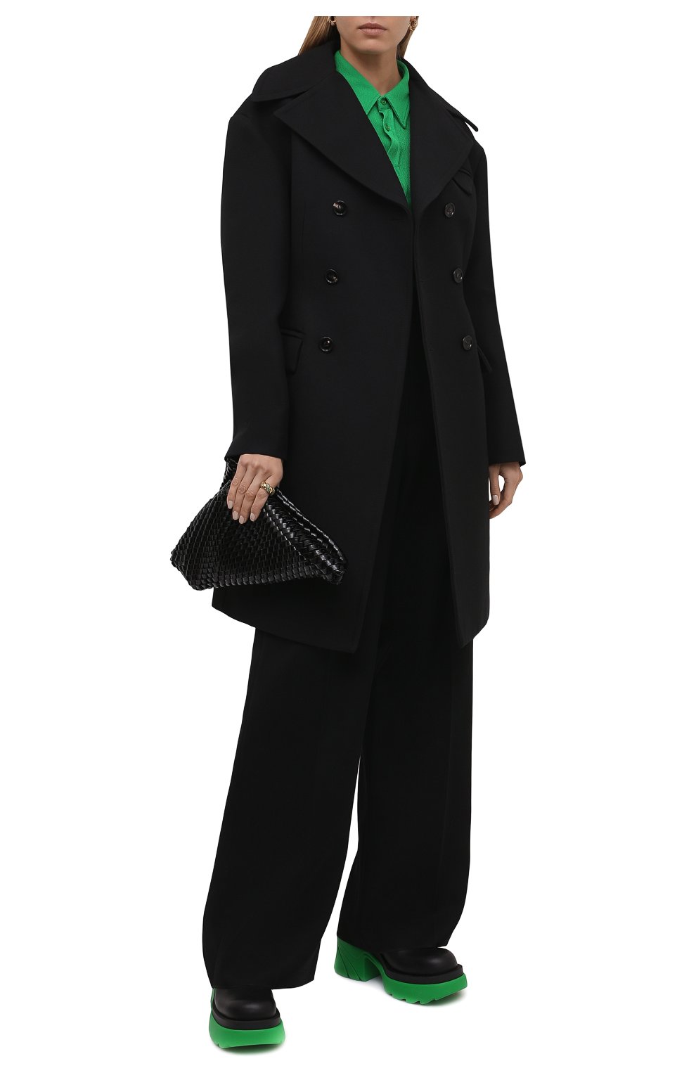 Женское двубортное пальто BOTTEGA VENETA черного цвета, арт. 663721/VF4A0 | Фото 2 (Рукава: Длинные; Стили: Гламурный; Длина (верхняя одежда): До колена; Материал внешний: Синтетический материал; Материал подклада: Вискоза; 1-2-бортные: Двубортные)