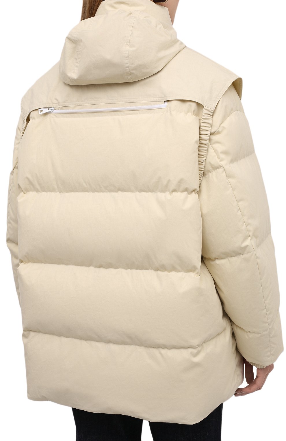 Женская пуховая куртка BOTTEGA VENETA белого цвета, арт. 659724/VKH50 | Фото 4 (Кросс-КТ: Куртка, Пуховик; Рукава: Длинные; Стили: Гламурный; Женское Кросс-КТ: Пуховик-куртка; Длина (верхняя одежда): До середины бедра; Материал внешний: Хлопок; Материал утеплителя: Пух и перо; Материал подклада: Хлопок)
