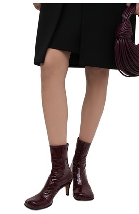 Женские кожаные ботильоны the block BOTTEGA VENETA бордового цвета по цене 85400 руб., арт. 667208/V10M0 | Фото 2 Женские кожаные ботильоны the block BOTTEGA VENETA бордового цвета, арт. 667208/V10M0 | Фото 2 (Каблук тип: Устойчивый; Материал внутренний: Натуральная кожа; Каблук высота: Средний; Подошва: Плоская)