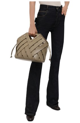 Женская сумка point basket BOTTEGA VENETA бежевого цвета по цене 252500 руб., арт. 658697/V0E01 | Фото 2 Женская сумка point basket BOTTEGA VENETA бежевого цвета, арт. 658697/V0E01 | Фото 2 (Материал: Натуральная кожа; Размер: medium, large; Сумки-технические: Сумки top-handle)