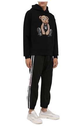 Мужские джоггеры DOMREBEL черного цвета по цене 29950 руб., арт. MRELAX/TRACK PANTS | Фото 2 Мужские джоггеры DOMREBEL черного цвета, арт. MRELAX/TRACK PANTS | Фото 2 (Длина (брюки, джинсы): Укороченные; Материал подклада: Синтетический материал; Материал внешний: Синтетический материал; Силуэт М (брюки): Джоггеры; Стили: Спорт-шик)