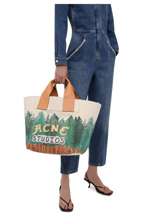 Женский сумка-тоут alisse ACNE STUDIOS бежевого цвета по цене 68750 руб., арт. C10101/W | Фото 2 Женский сумка-тоут alisse ACNE STUDIOS бежевого цвета, арт. C10101/W | Фото 2 (Сумки-технические: Сумки-шопперы; Ошибки технического описания: Нет ширины; Размер: medium; Ремень/цепочка: На ремешке; Материал: Текстиль)
