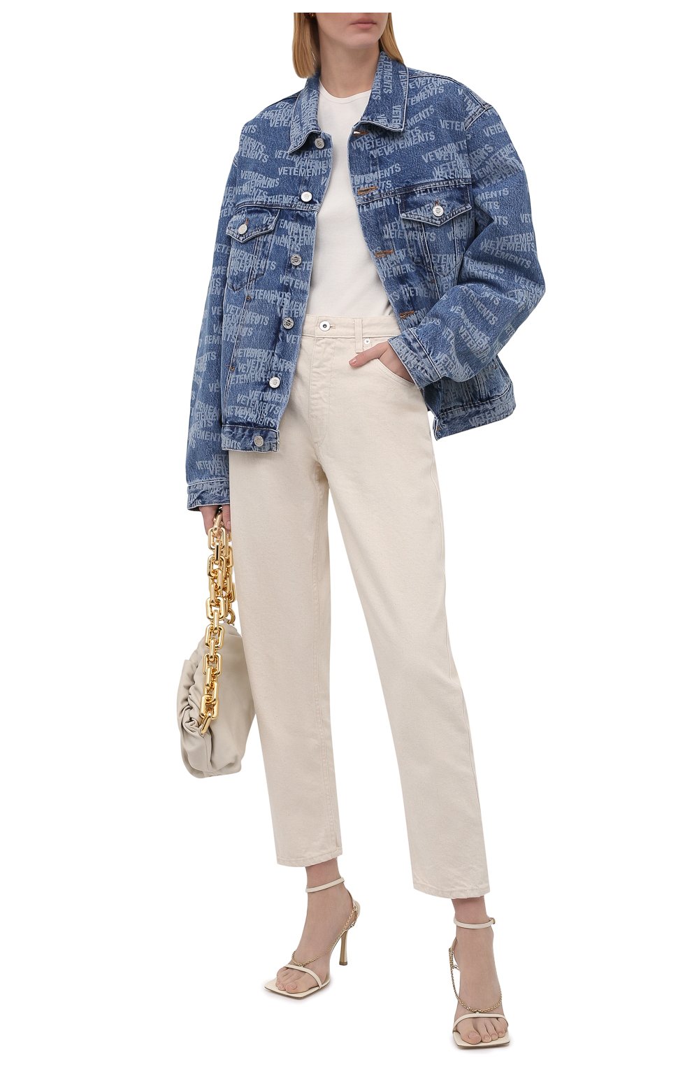 Женская джинсовая куртка VETEMENTS голубого цвета, арт. UA52JA250B 2803/W | Фото 2 (Кросс-КТ: Куртка, Деним; Рукава: Длинные; Материал внешний: Хлопок, Деним; Стили: Спорт-шик; Длина (верхняя одежда): Короткие)