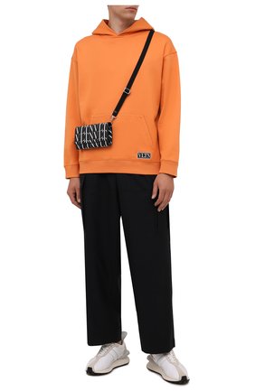 Мужская кожаная сумка vltn VALENTINO черного цвета по цене 48650 руб., арт. WY2P0S37/BLH | Фото 2 Мужская кожаная сумка vltn VALENTINO черного цвета, арт. WY2P0S37/BLH | Фото 2 (Материал: Натуральная кожа; Ремень/цепочка: На ремешке; Размер: mini)