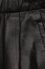 Мужского кожаные шорты BRUNELLO CUCINELLI черного цвета, арт. BPTANP017B | Фото 3