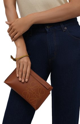 Женские кожаный футляр для документов LOEWE коричневого цвета по цене 42750 руб., арт. C500M38X01 | Фото 2 Женские кожаный футляр для документов LOEWE коричневого цвета, арт. C500M38X01 | Фото 2