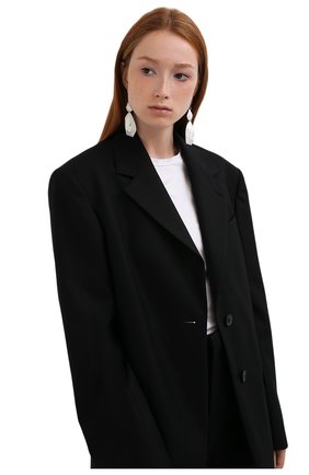 Женские серьги ISABEL MARANT белого цвета по цене 29800 руб., арт. BL1097-21A026B | Фото 2 Женские серьги ISABEL MARANT белого цвета, арт. BL1097-21A026B | Фото 2