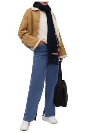 Мужской шерстяной шарф ACNE STUDIOS синего цвета по цене 11400 руб., арт. CA0086/M | Фото 2 Мужской шерстяной шарф ACNE STUDIOS синего цвета, арт. CA0086/M | Фото 2 (Материал: Шерсть; Кросс-КТ: шерсть)