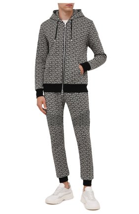 Мужские хлопковые джоггеры BALMAIN кремвого цвета по цене 117500 руб., арт. WH10B000/J289 | Фото 2 Мужские хлопковые джоггеры BALMAIN кремвого цвета, арт. WH10B000/J289 | Фото 2