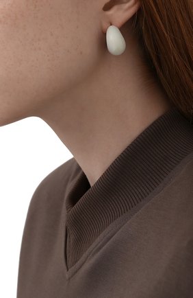 Женские серьги ISABEL MARANT светло-бежевого цвета по цене 30800 руб., арт. BL1098-21A027B | Фото 2 Женские серьги ISABEL MARANT светло-бежевого цвета, арт. BL1098-21A027B | Фото 2 (Материал: Металл)