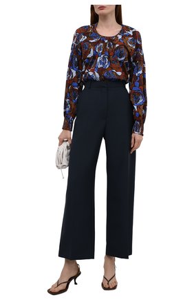 Женская хлопковая блузка DRIES VAN NOTEN синего цвета по цене 48300 руб., арт. 212-030764-3076 | Фото 2 Женская хлопковая блузка DRIES VAN NOTEN синего цвета, арт. 212-030764-3076 | Фото 2 (Рукава: Длинные; Длина (для топов): Удлиненные; Материал внешний: Хлопок; Стили: Романтичный; Женское Кросс-КТ: Блуза-одежда; Принт: С принтом)