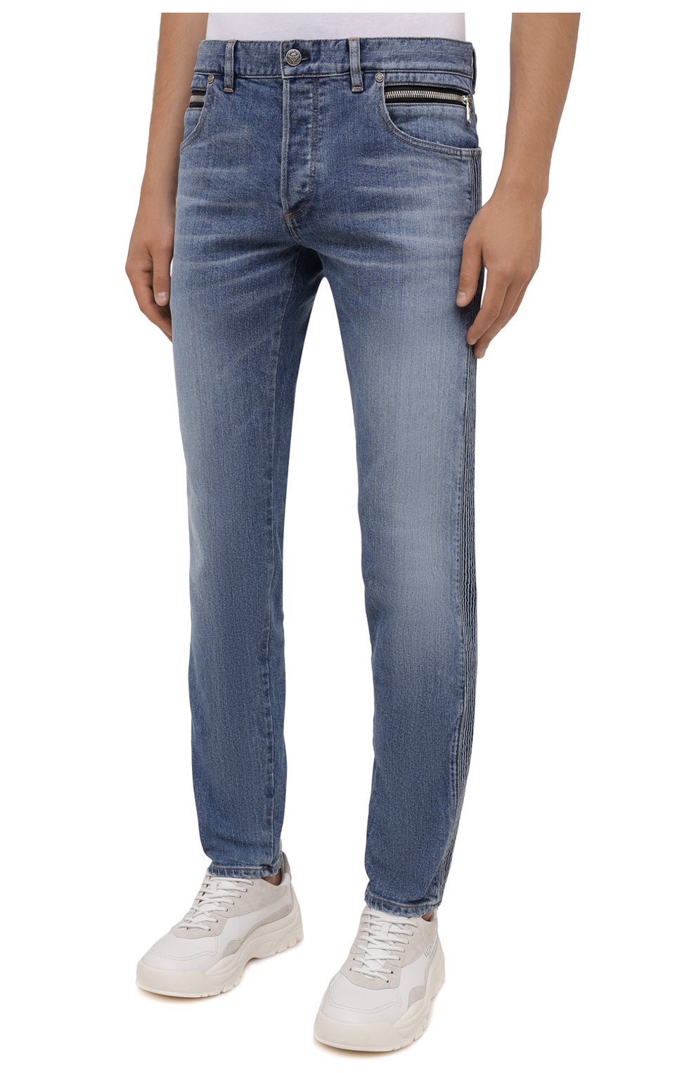 Мужские джинсы BALMAIN голубого цвета, арт. WH1MH030/145D | Фото 3 (Силуэт М (брюки): Прямые; Кросс-КТ: Деним; Длина (брюки, джинсы): Стандартные; Материал внешний: Хлопок; Детали: Потертости; Стили: Кэжуэл)