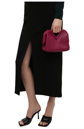 Женская сумка point small BOTTEGA VENETA фуксия цвета по цене 158000 руб., арт. 658476/VCP40 | Фото 2 Женская сумка point small BOTTEGA VENETA фуксия цвета, арт. 658476/VCP40 | Фото 2 (Сумки-технические: Сумки top-handle; Материал: Натуральная кожа; Ремень/цепочка: На ремешке; Размер: small)