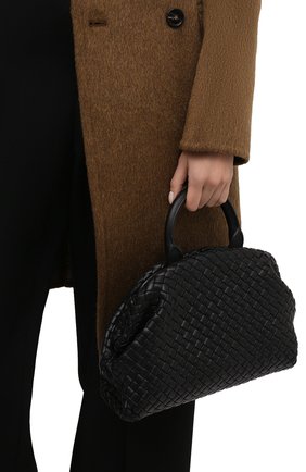 Женская сумка handle small BOTTEGA VENETA черного цвета по цене 256500 руб., арт. 651556/V01D1 | Фото 2 Женская сумка handle small BOTTEGA VENETA черного цвета, арт. 651556/V01D1 | Фото 2 (Размер: small; Материал: Натуральная кожа; Ремень/цепочка: На ремешке; Сумки-технические: Сумки top-handle)