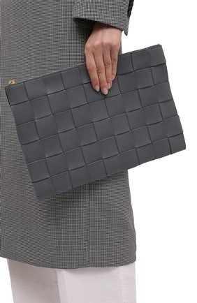 Женские кожаная папка для документов BOTTEGA VENETA серого цвета по цене 99500 руб., арт. 651409/VCQC1 | Фото 2 Женские кожаная папка для документов BOTTEGA VENETA серого цвета, арт. 651409/VCQC1 | Фото 2