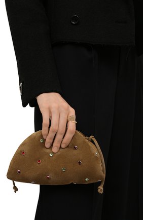 Женский клатч pouch mini BOTTEGA VENETA бежевого цвета по цене 147000 руб., арт. 585852/V16K0 | Фото 2 Женский клатч pouch mini BOTTEGA VENETA бежевого цвета, арт. 585852/V16K0 | Фото 2 (Ремень/цепочка: На ремешке; Материал: Натуральная кожа; Женское Кросс-КТ: Клатч-клатчи; Размер: mini; Сумки: Сумки)